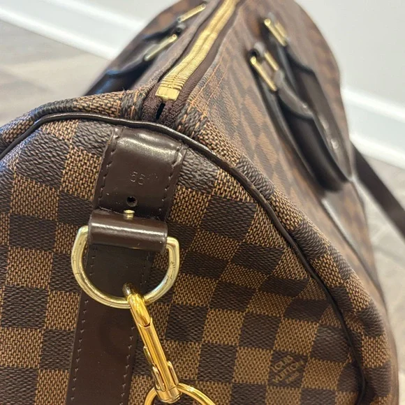 Authentic Louis Vuitton Keepall Bandoulière 55 - Picture 5 of 17